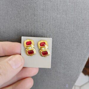 Avon Glamorous Touch stud earrings